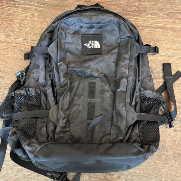 The North Face Black Camo Hot Shot Backpack - Picture 1 of 7